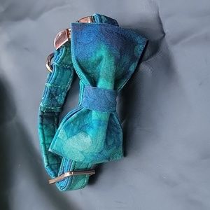 Xs dog collar with a bow